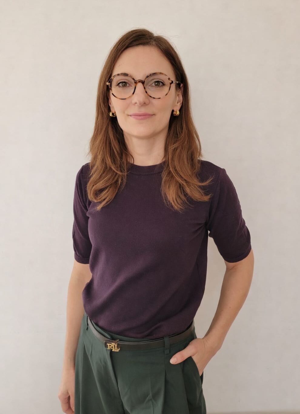 Fotografia przedstawia Monikę Grala, projektantkę wnętrz w eleganckim stylu.